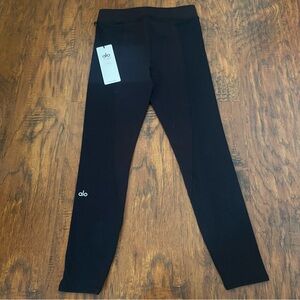 Alo yoga black 7/8 no limit leggings.